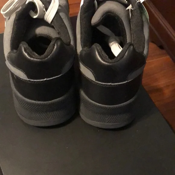 Men's Gray Sneakers - Picture 4 of 5